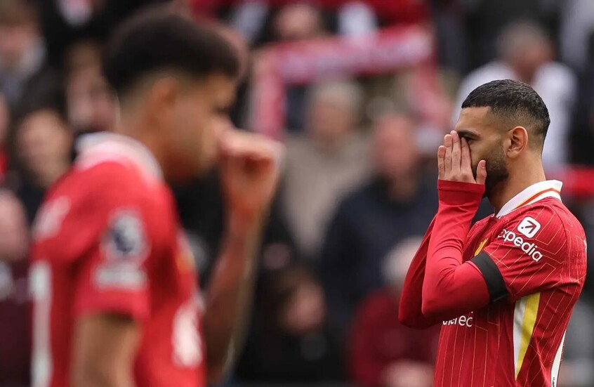 Liverpool fans give Mohamed Salah a warm welcome on his first appearance after contract renewal (Video)